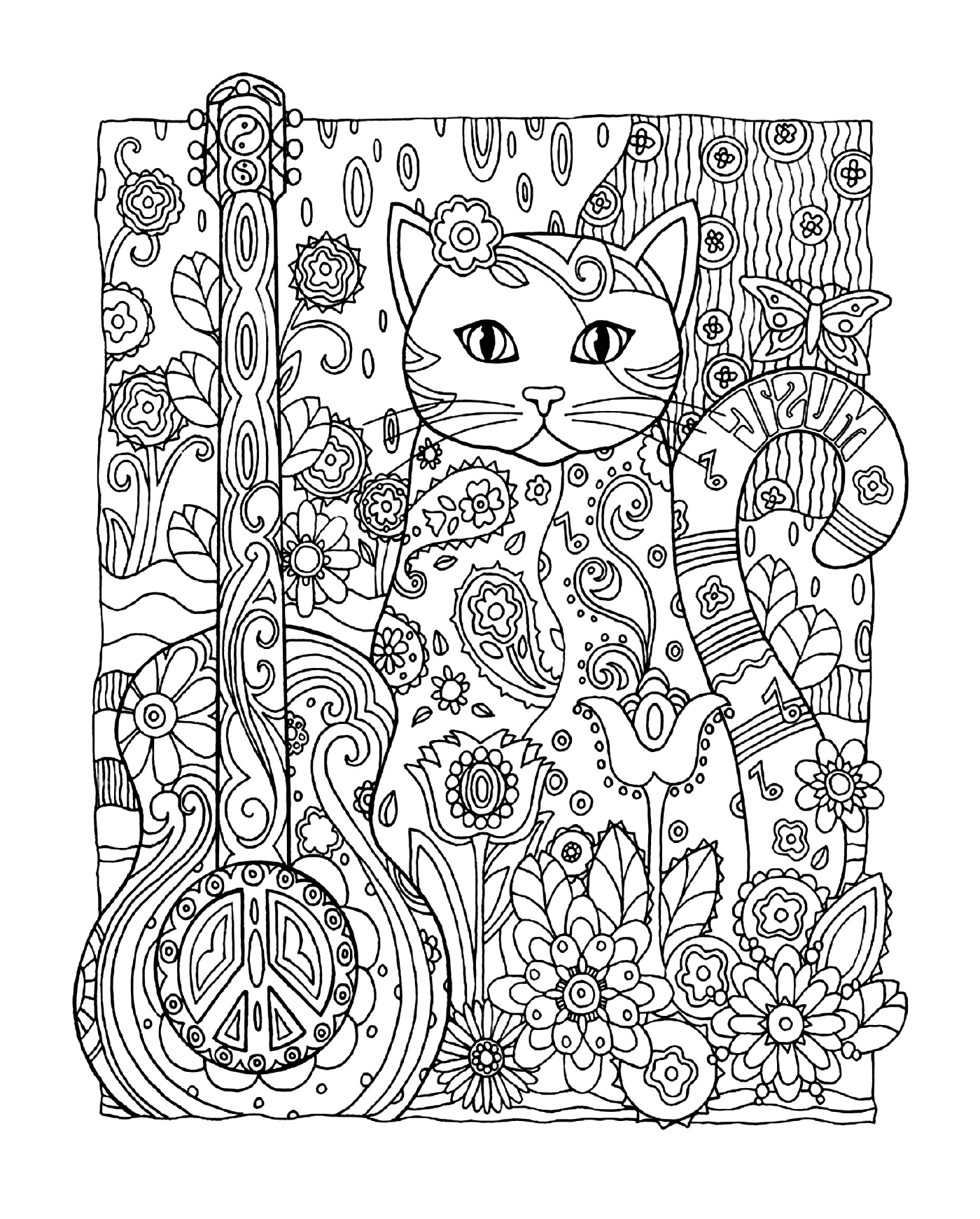  Взрослая кошка, сидящая в лесу 