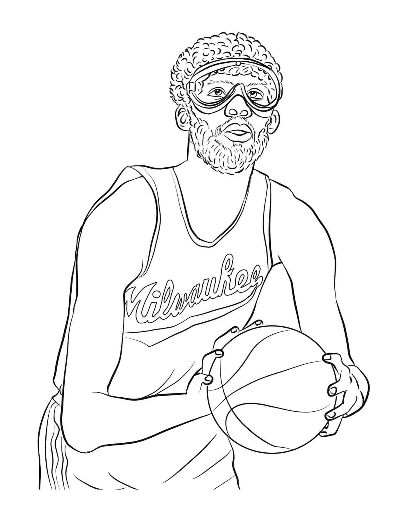  Un uomo che tiene una pallacanestro tra le mani 