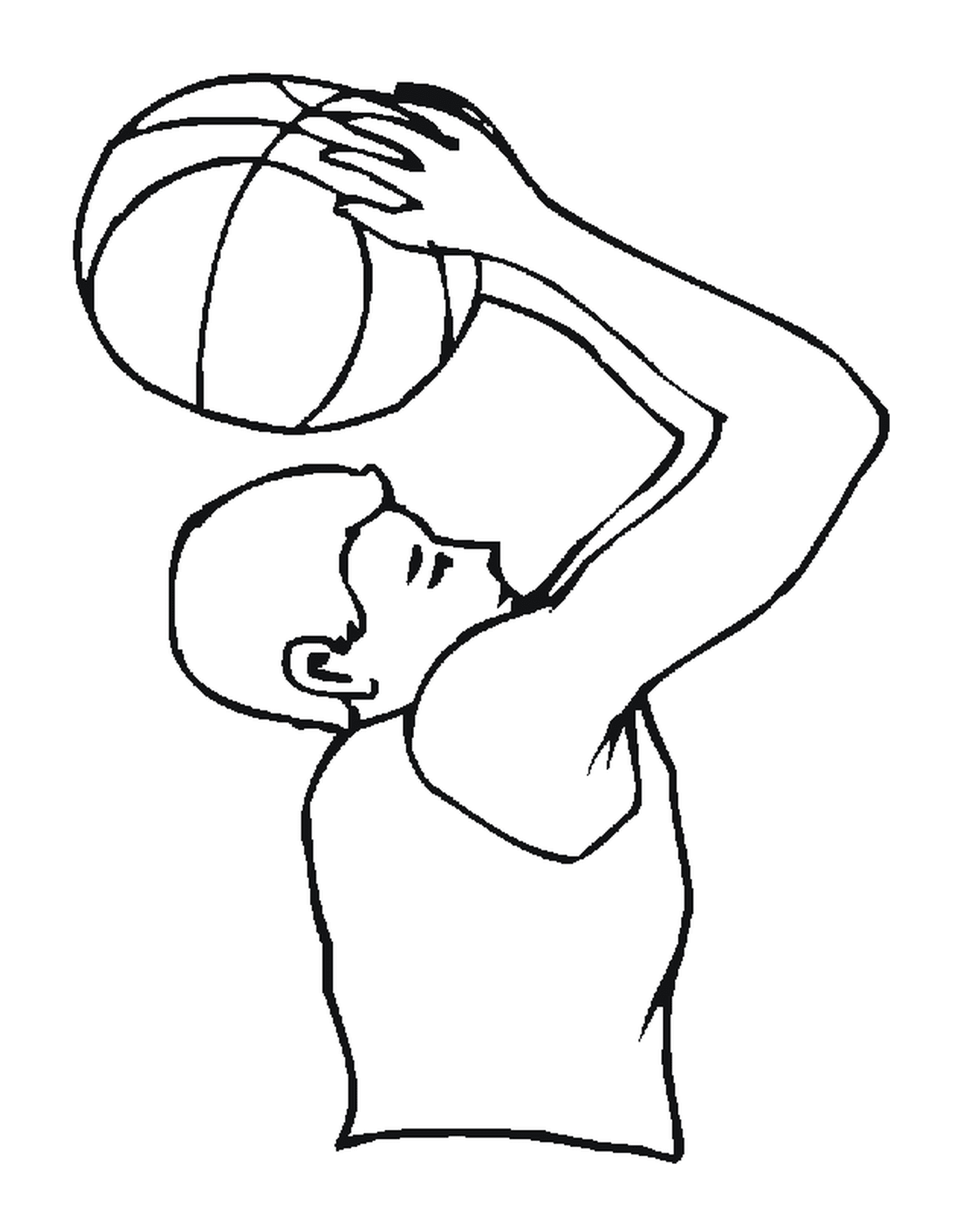  Un uomo tiene una palla da basket 