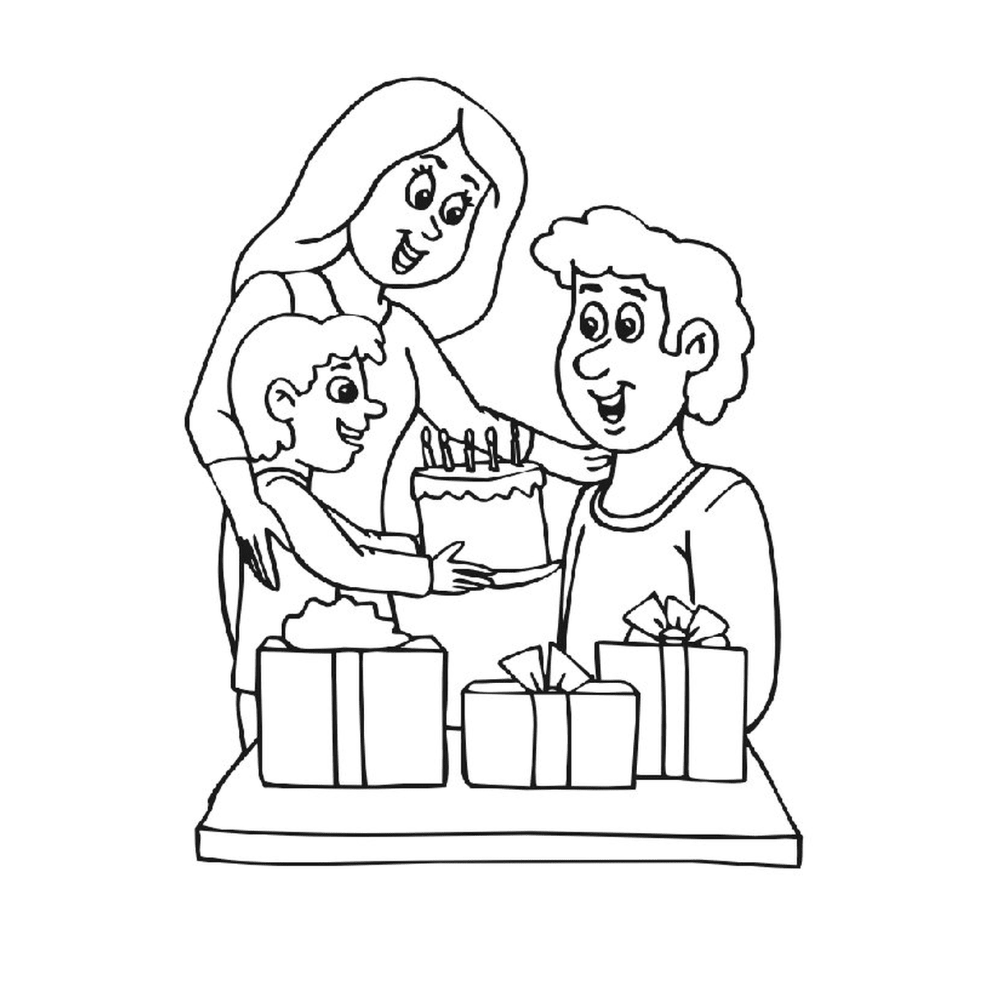  Un ragazzo e una donna con una torta 