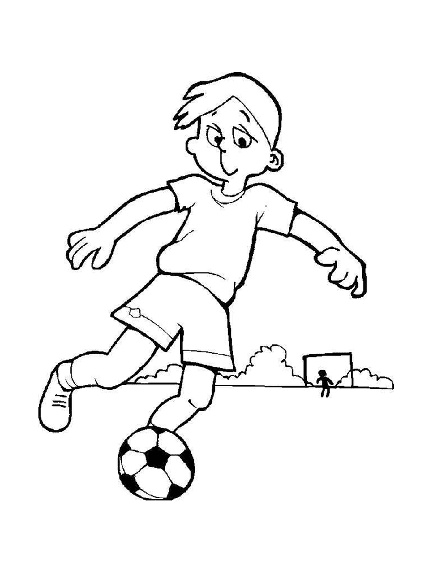  Zehn-jähriger Junge, der Fußball spielt 