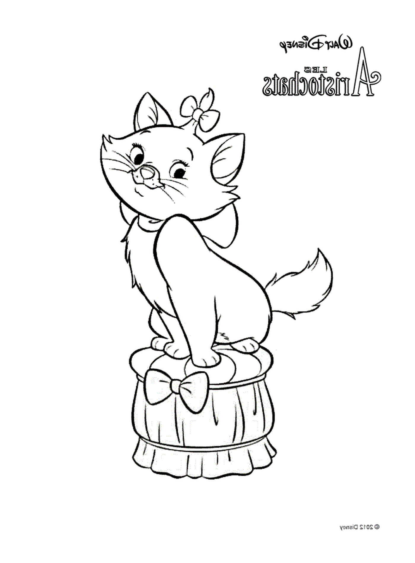  Marie, la gata de Aristochats de Disney, sentada en un barril 