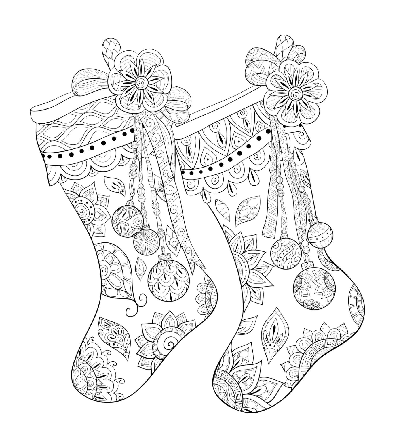  Un paio di calze natalizie decorate 