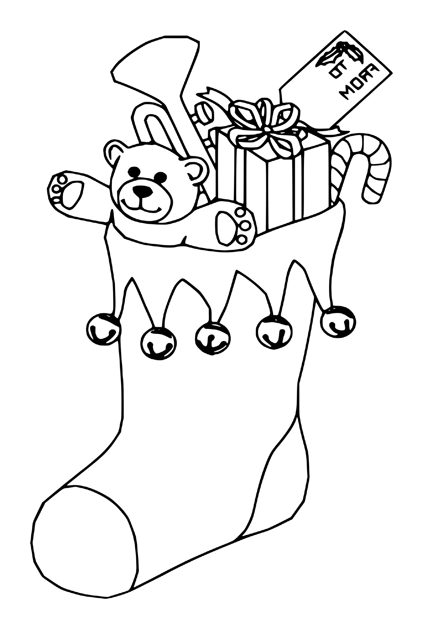  Ein Teddybär spielt Trompete in einem Weihnachtsstrümpfen 