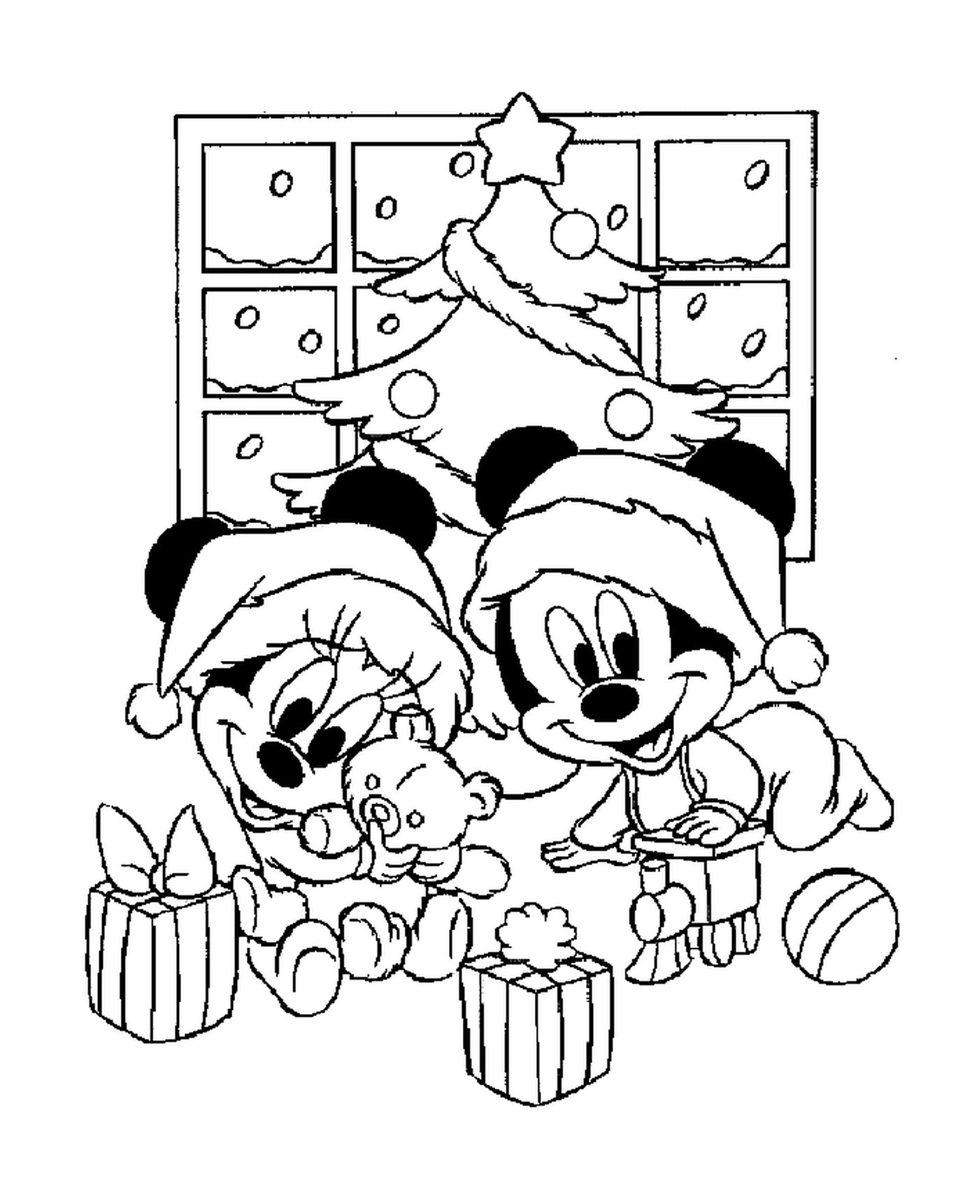  Babies Mickey und Minnie spielen mit ihren Geschenken vor dem Baum 