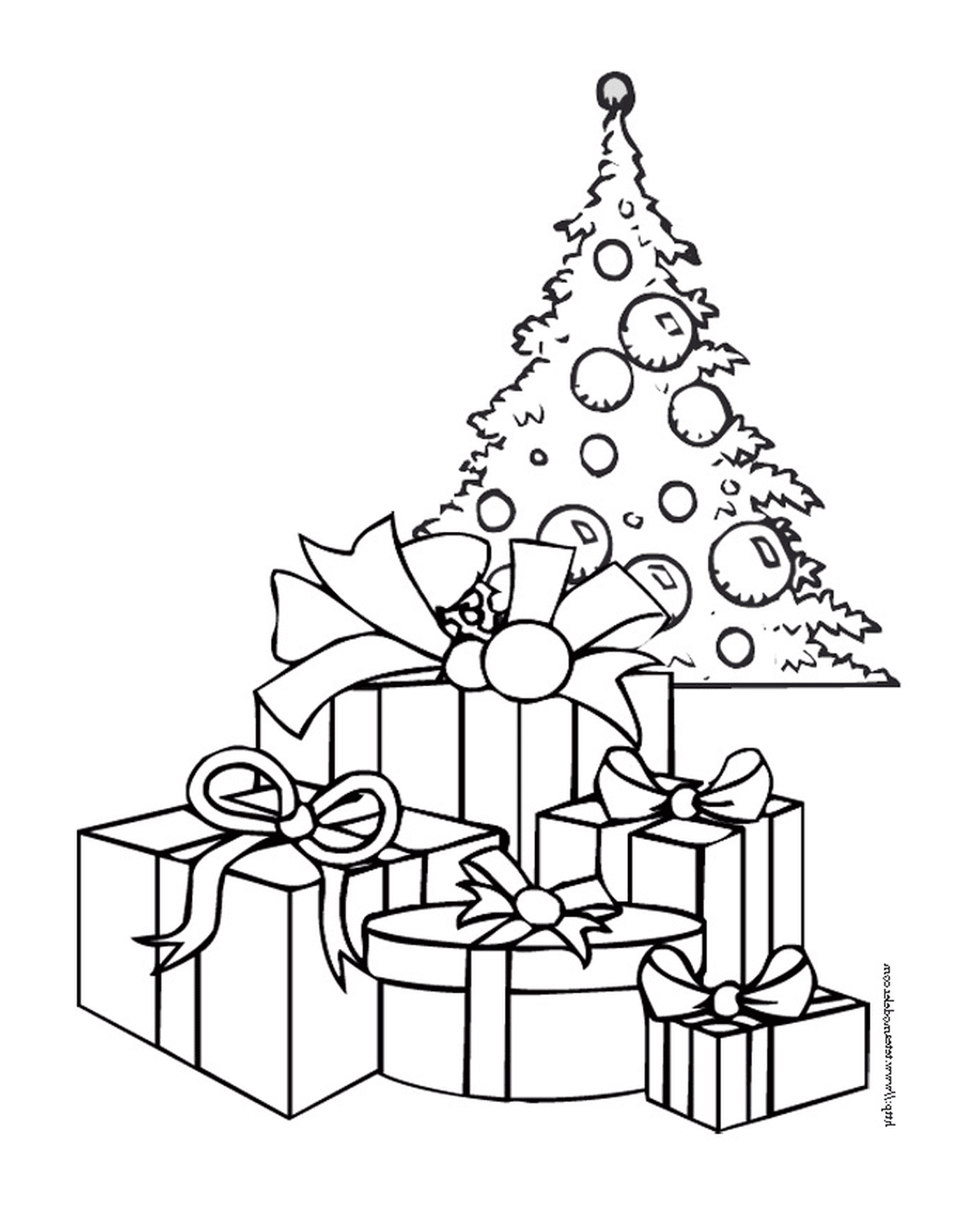  Un árbol de Navidad con regalos arriba 