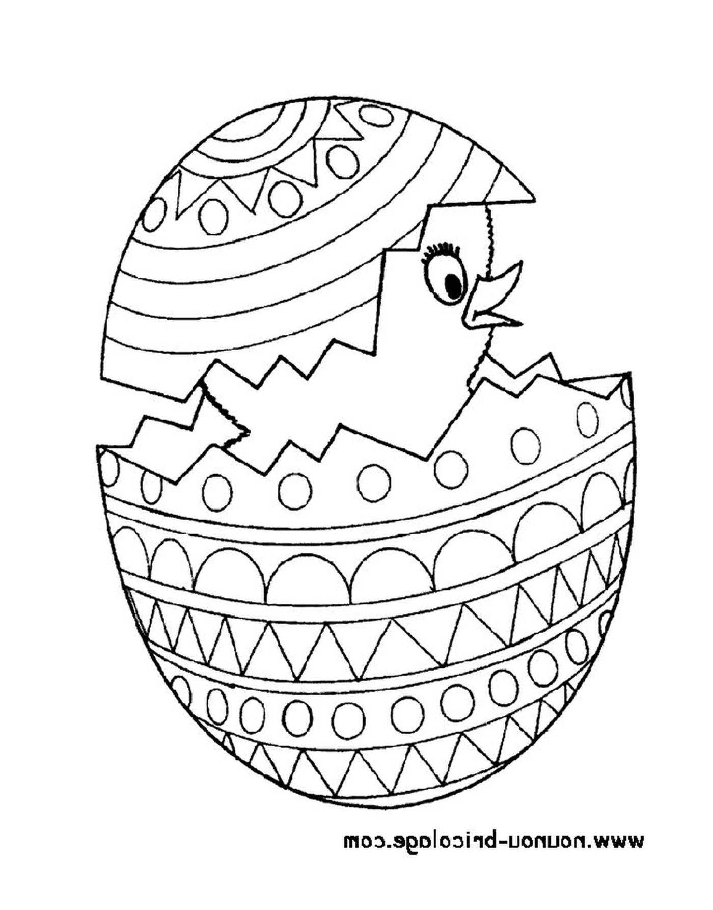  Pasqua 48, un uovo di Pasqua con una pulcino dentro 