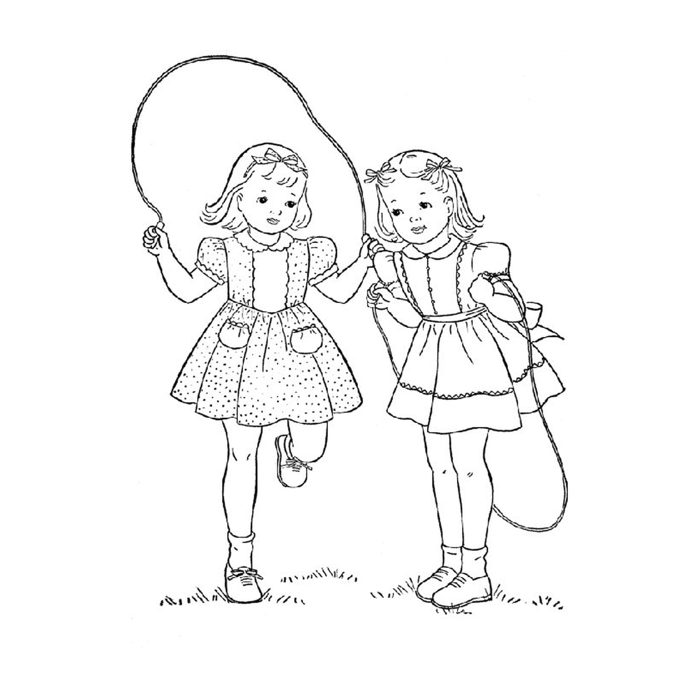  Zwei kleine Mädchen spielen mit einem Sprungseil 