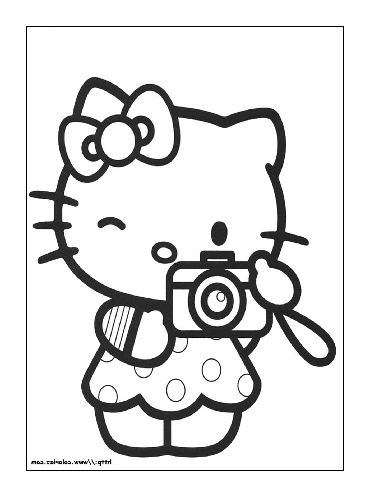 Hola Kitty tomando una foto con una cámara 