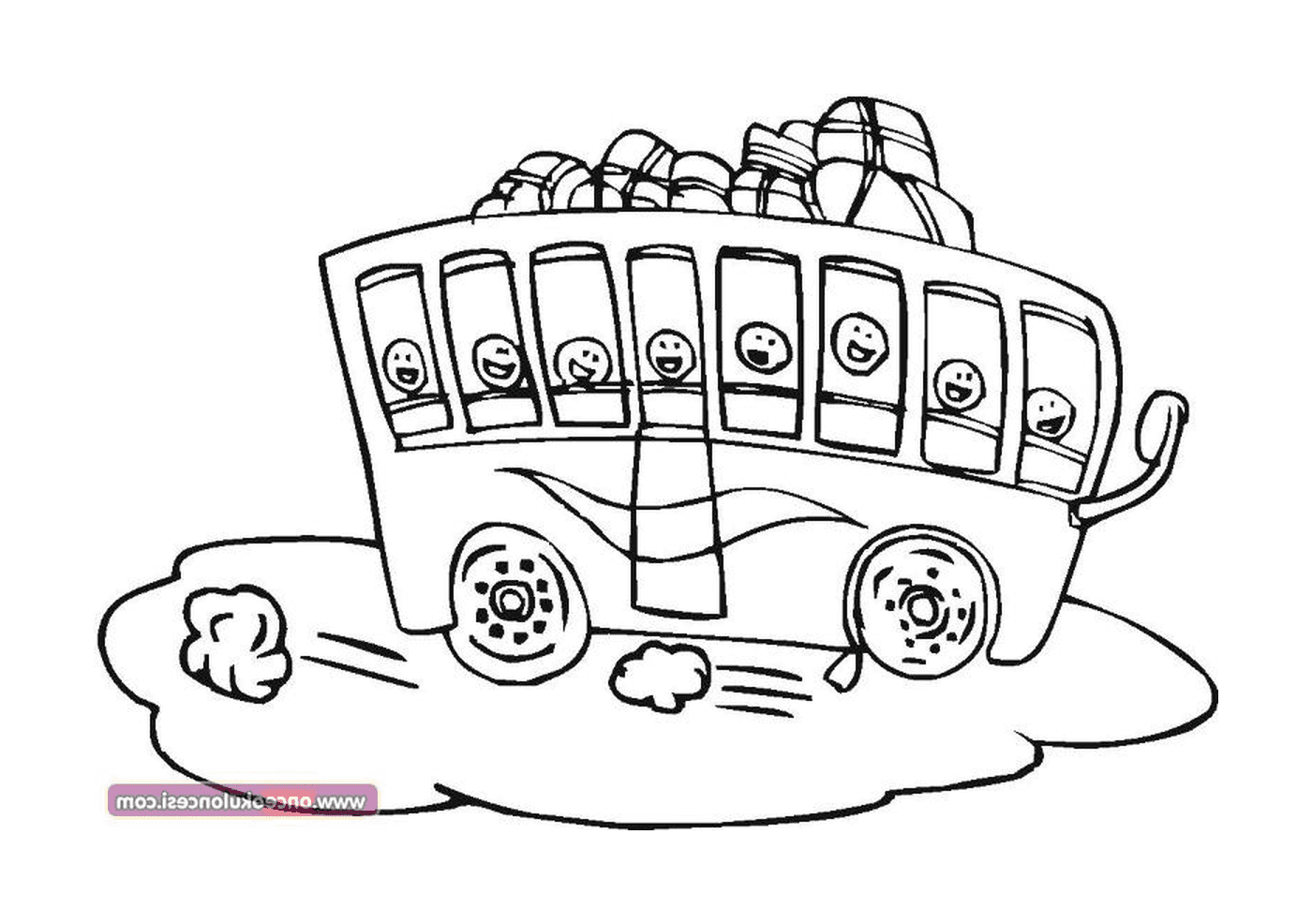  Un autobus con molte facce disegnate su di esso 
