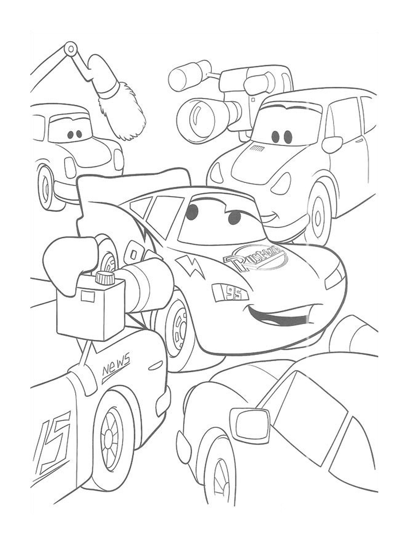  Flash McQueen en el centro de atención con otros coches 