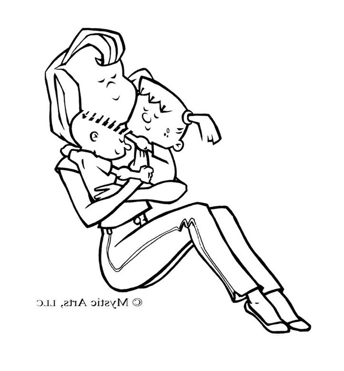 Una mujer sosteniendo a un niño en sus brazos 