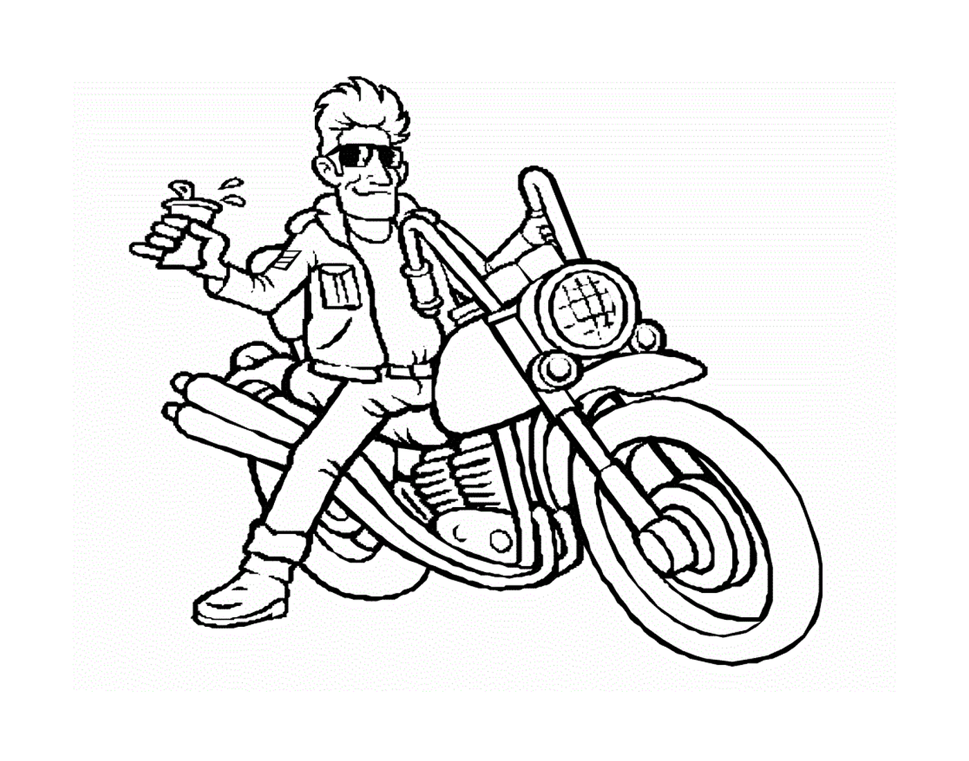  мужчина сидит на мотоцикле 