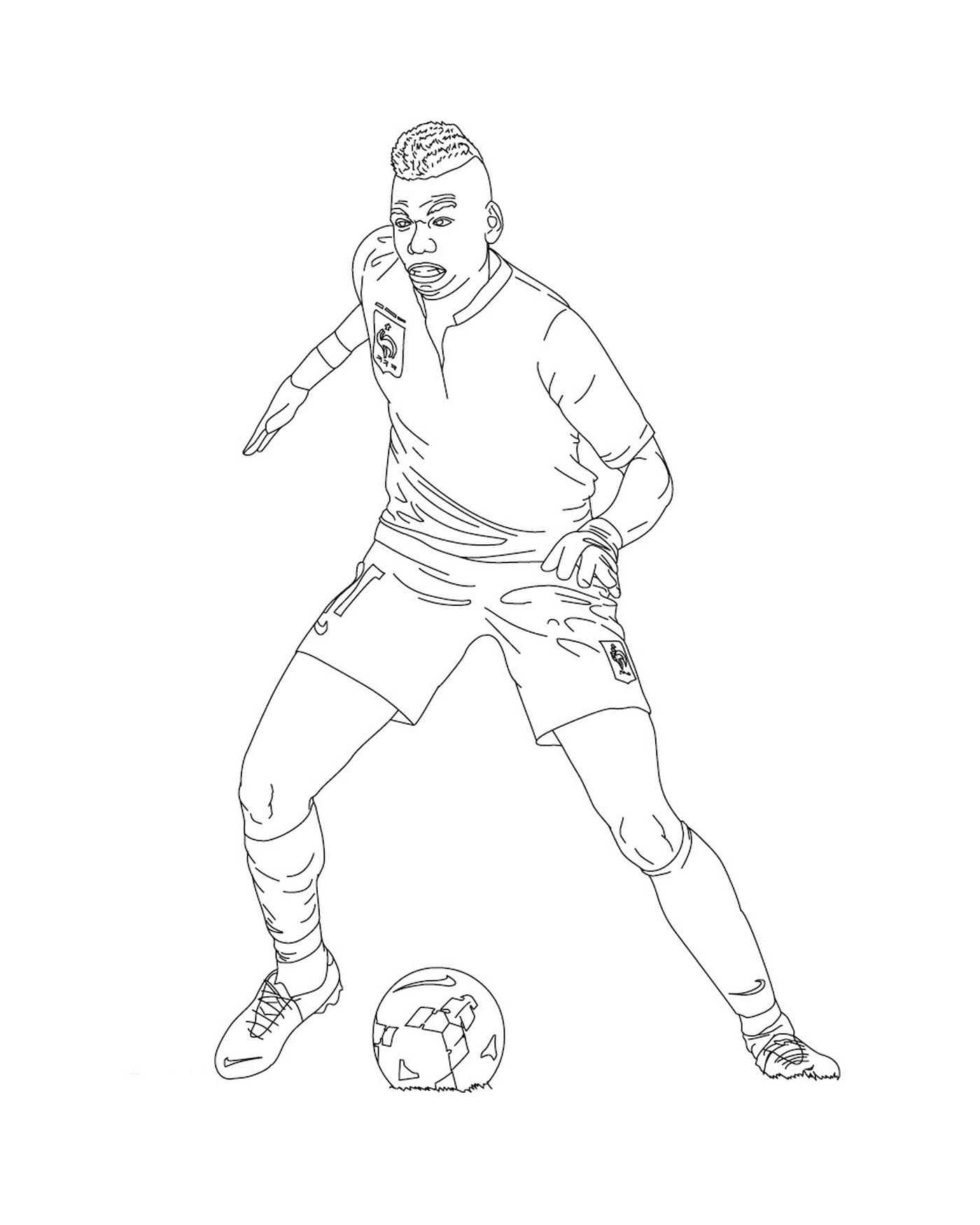  Футбольный игрок пинается в мяч 