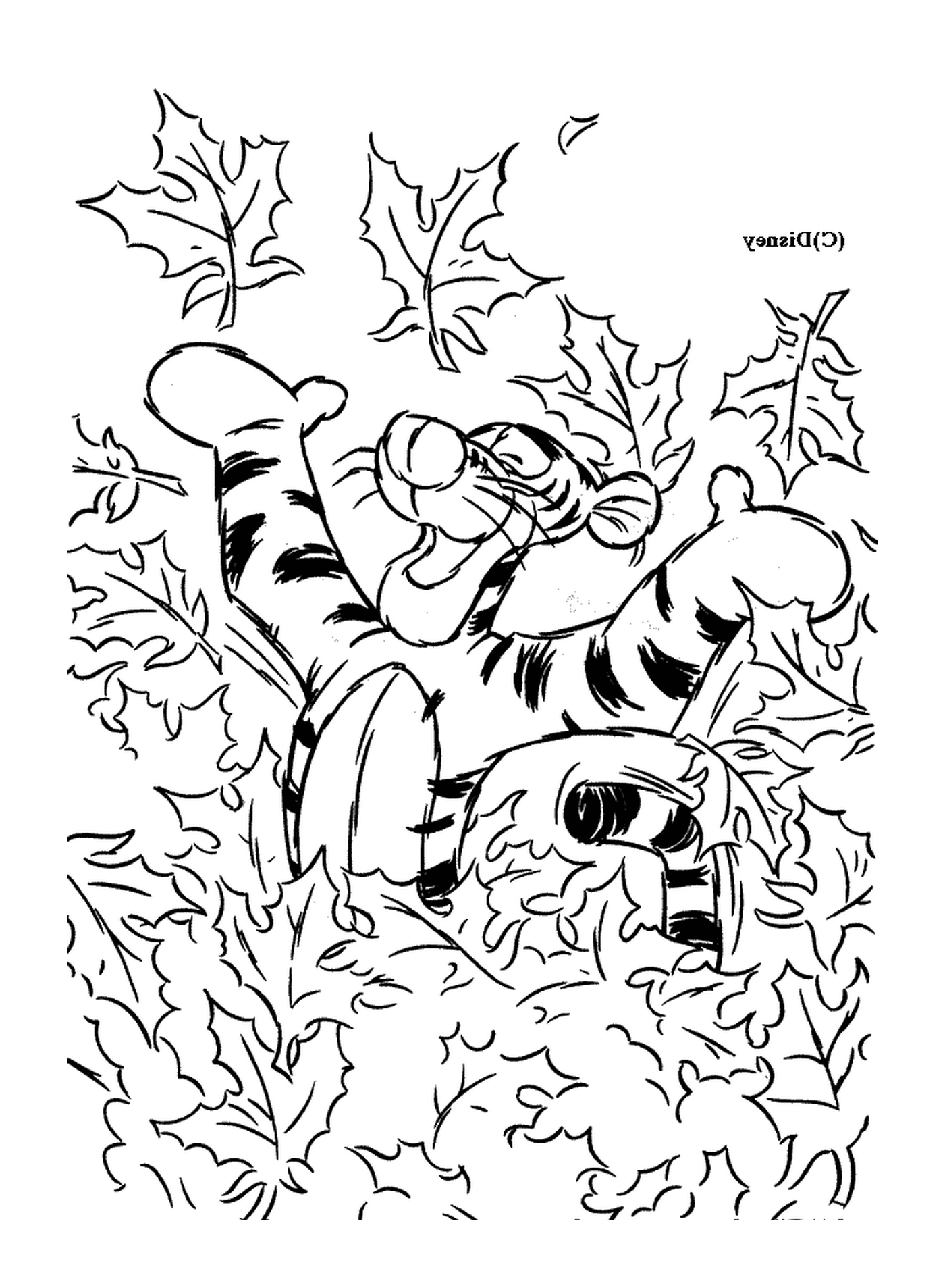  Тигру веселится на листьях 