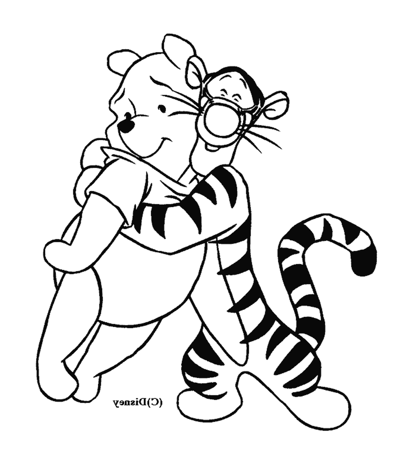  Тигру с Винни обнимался 