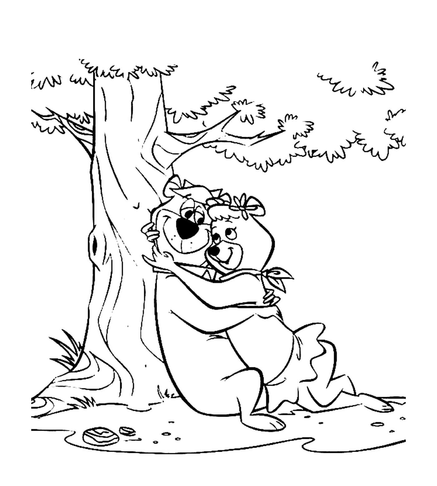  Un orso che stringe un albero 